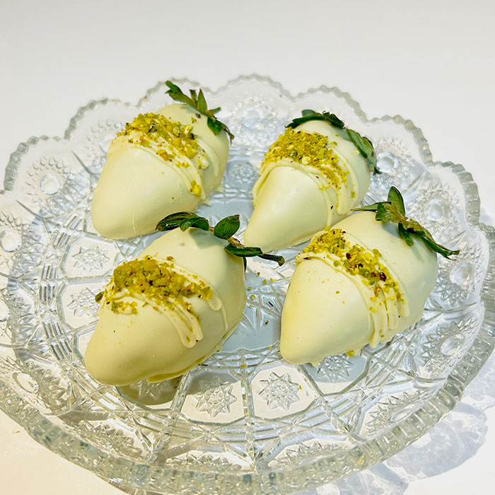 Bombom de morango e pistache
